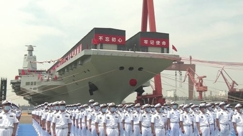 China stellt den dritten Flugzeugträger Fujian vor